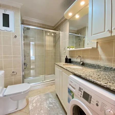 Location 3 Bedroom Flat - No6 *