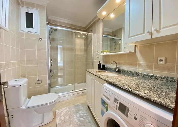 Location 3 Bedroom Flat - No6 *