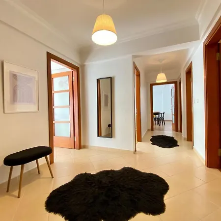 Апартаменты Location 3 Bedroom Flat - No6 *